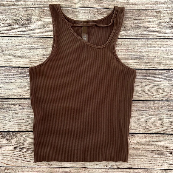Skims Cutout Ribbed Tank - Picture 2 of 7